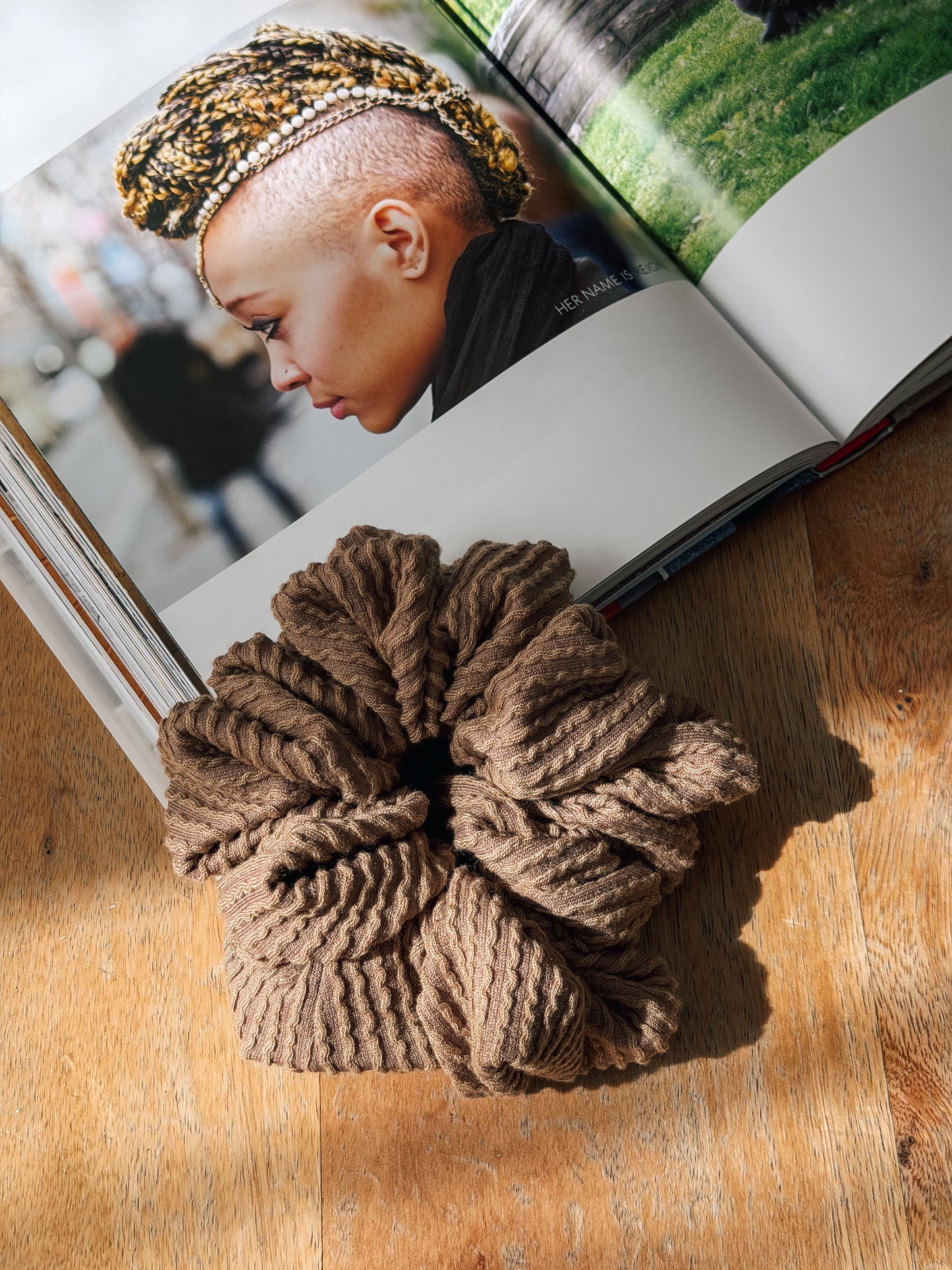 NEW MOCHA | Wave Ribbed Scrunchie