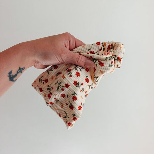 RUSTIC ROSE | Wave Ribbed Scrunchie