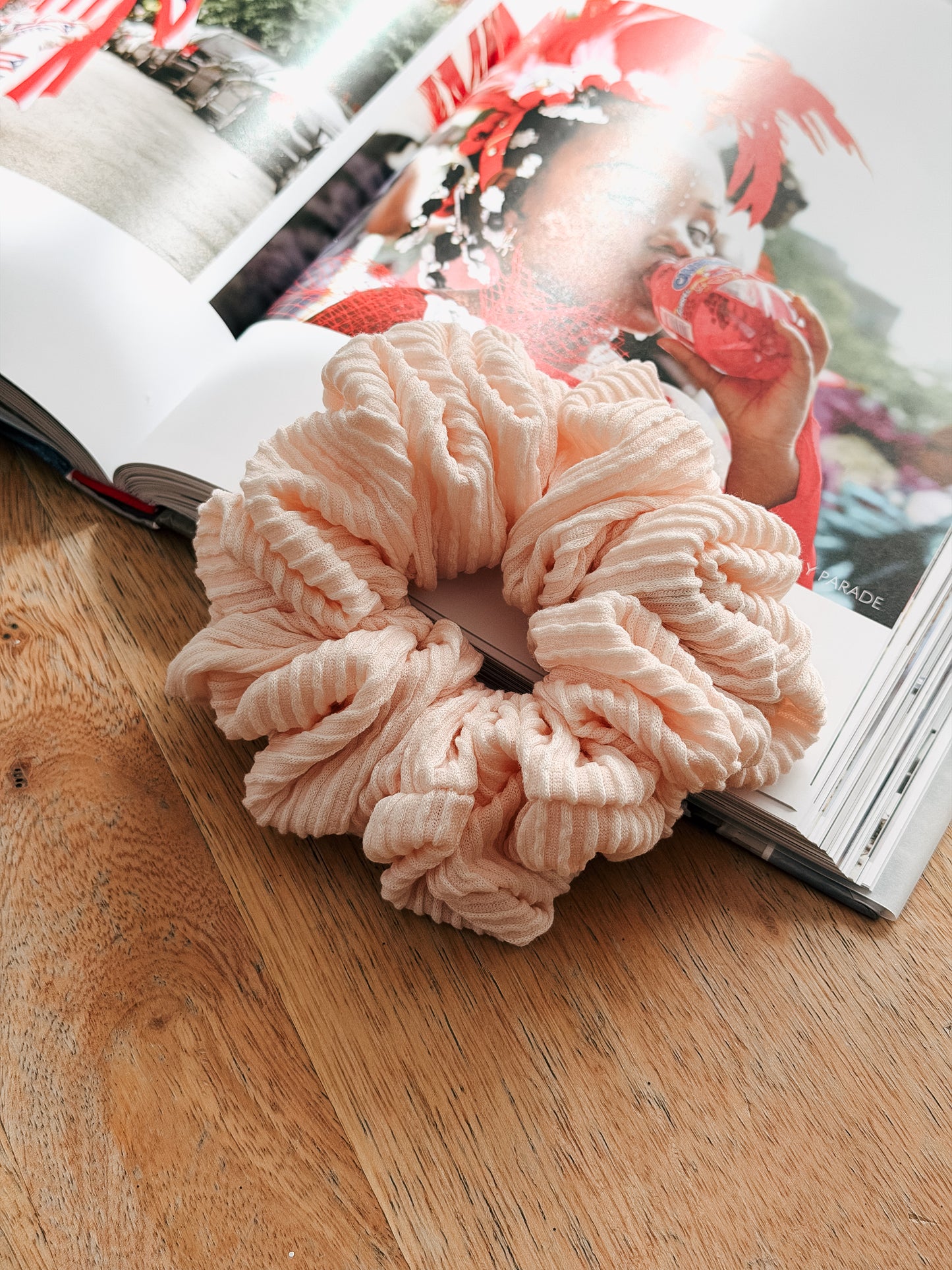EGGSHELL | Wave Ribbed Scrunchie
