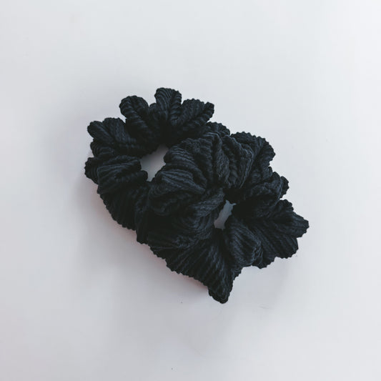 BLACK | Wave Ribbed Scrunchie