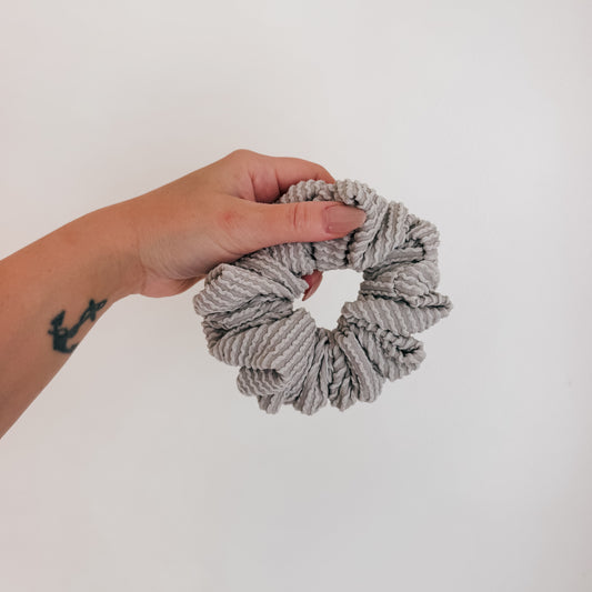 DUSTY SILVER | Wave Ribbed Scrunchie