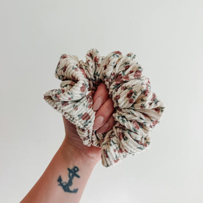 VINTAGE BOUQUET | Wave Ribbed Scrunchie