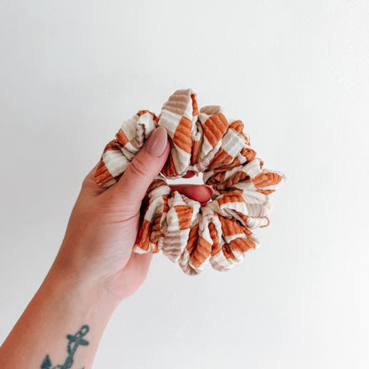 CHECKERED RETRO | Wave Ribbed Scrunchie