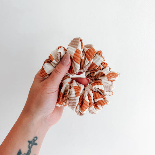CHECKERED RETRO | Wave Ribbed Scrunchie