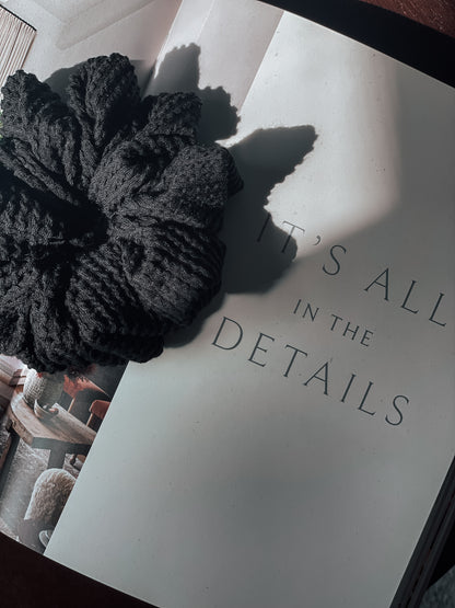 BLACK | Wave Ribbed Scrunchie