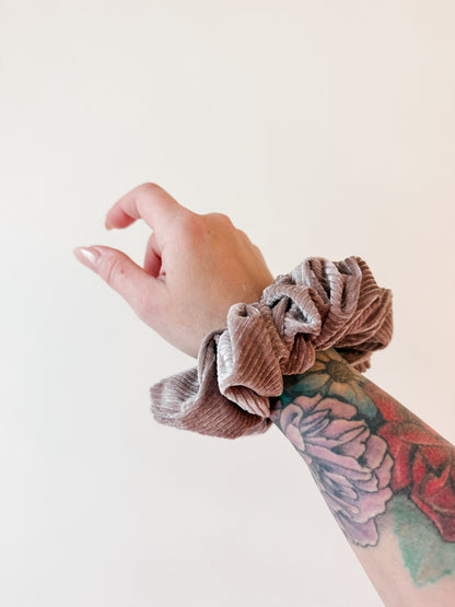 SHINY MOCHA VELVET RIB | Scrunchie