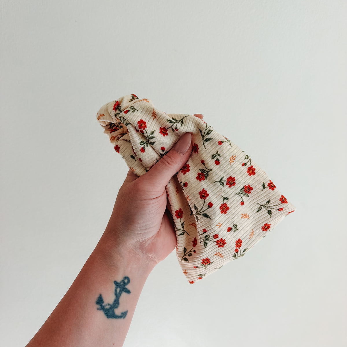 RUSTIC ROSE | Wave Ribbed Scrunchie