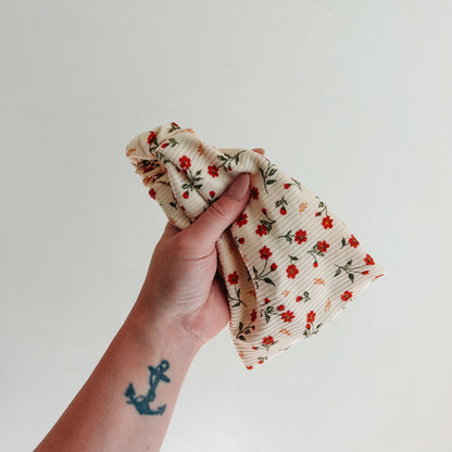 RUSTIC ROSE | Wave Ribbed Scrunchie