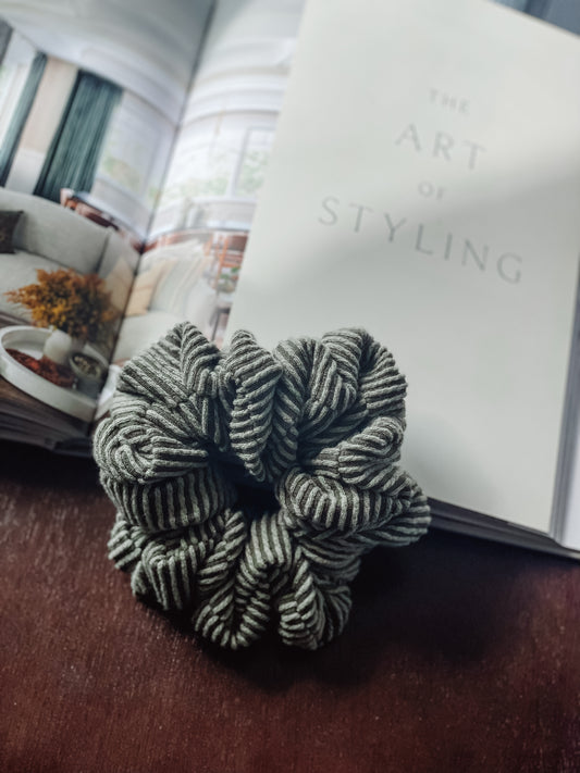 OLIVE | Wave Ribbed Scrunchie