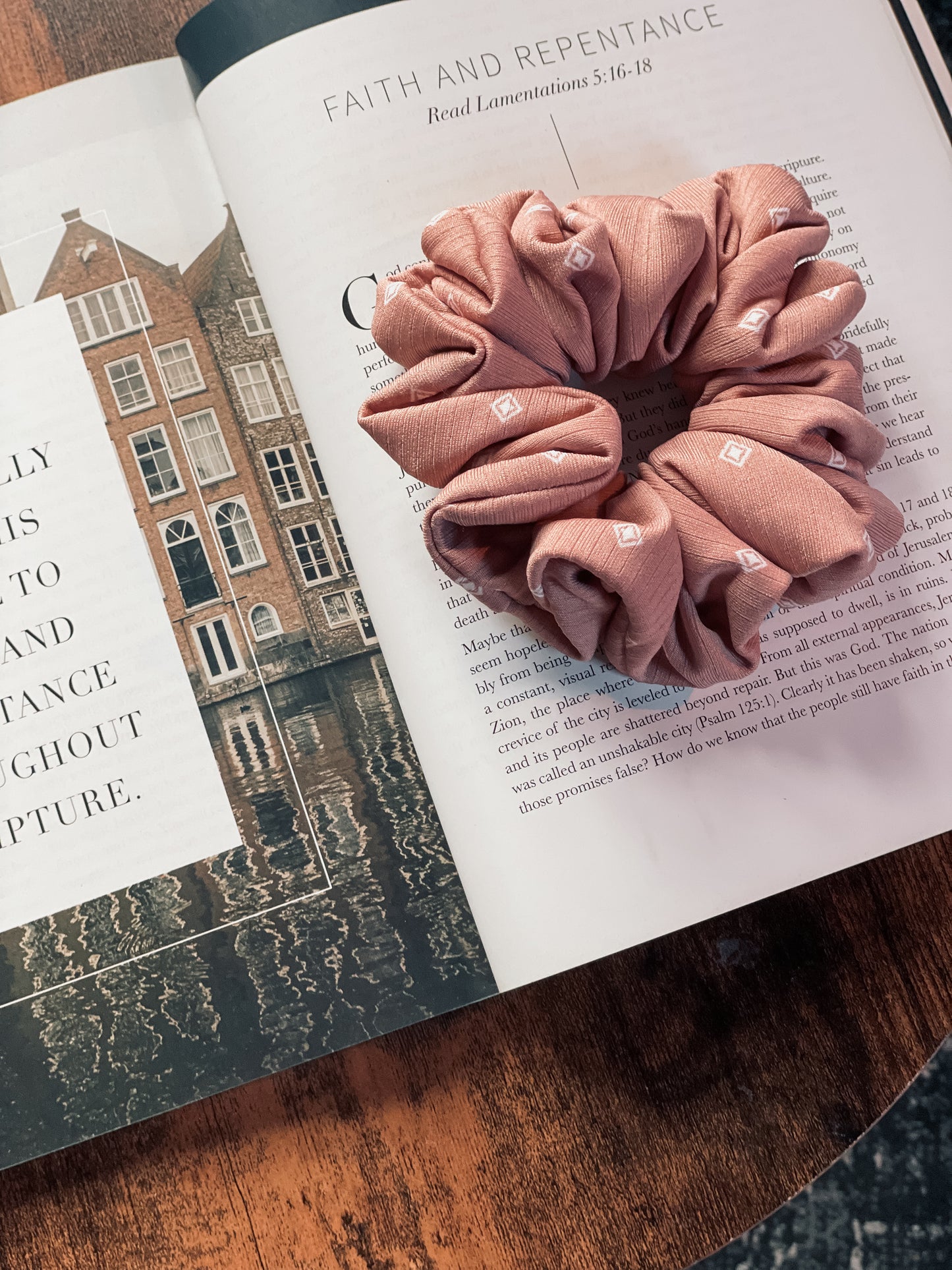 ROSE DIAMOND | Classic Rib Scrunchie