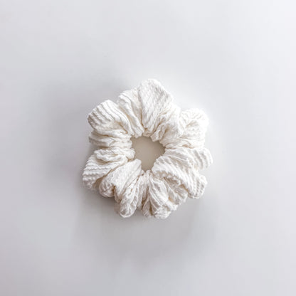IVORY | Wave Ribbed Scrunchie