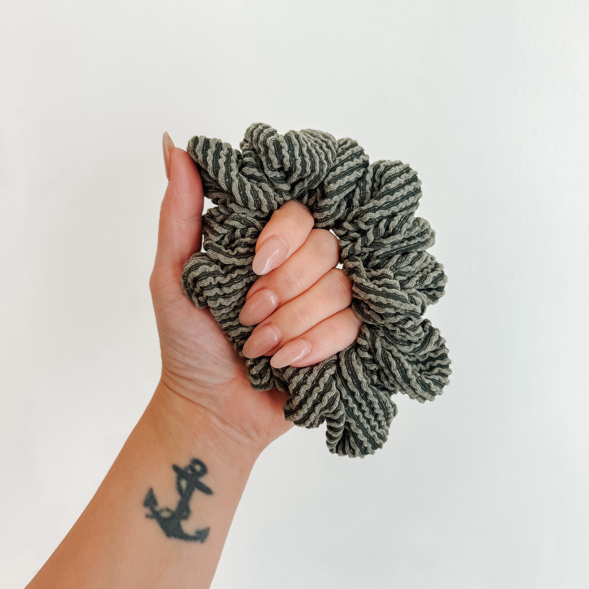 OLIVE | Wave Ribbed Scrunchie