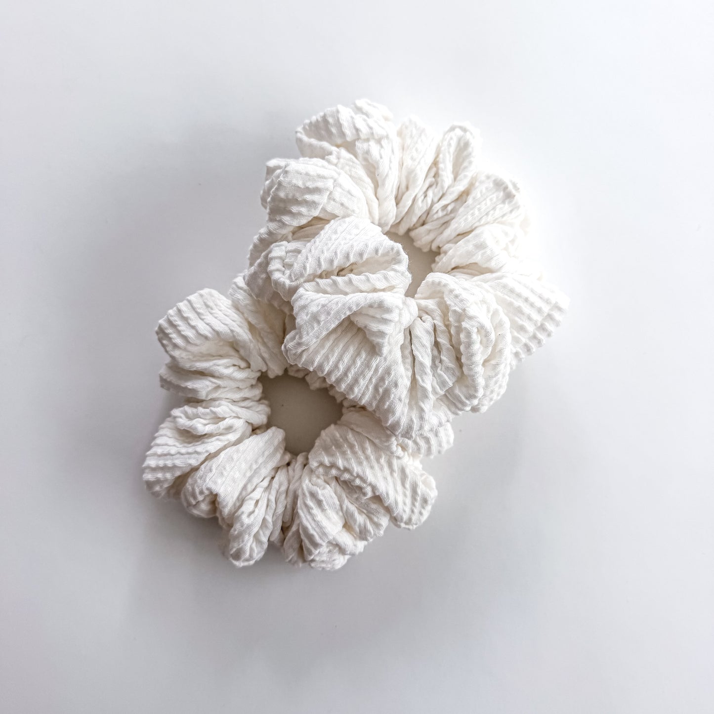 IVORY | Wave Ribbed Scrunchie