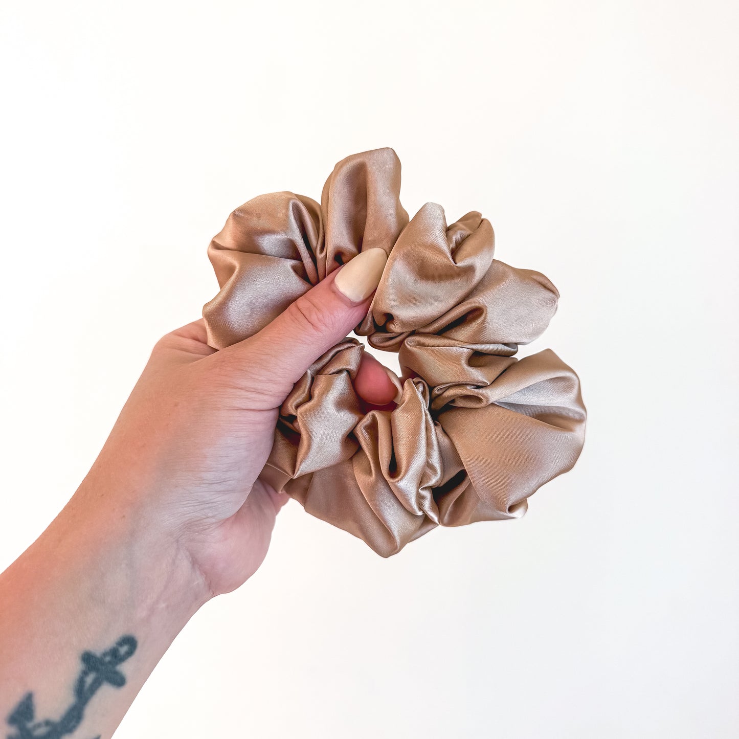 MYSTIC BEIGE SATIN | Scrunchie