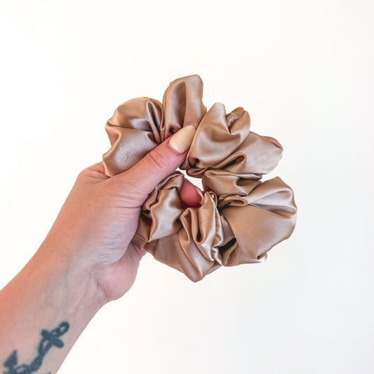 MYSTIC BEIGE SATIN | Scrunchie