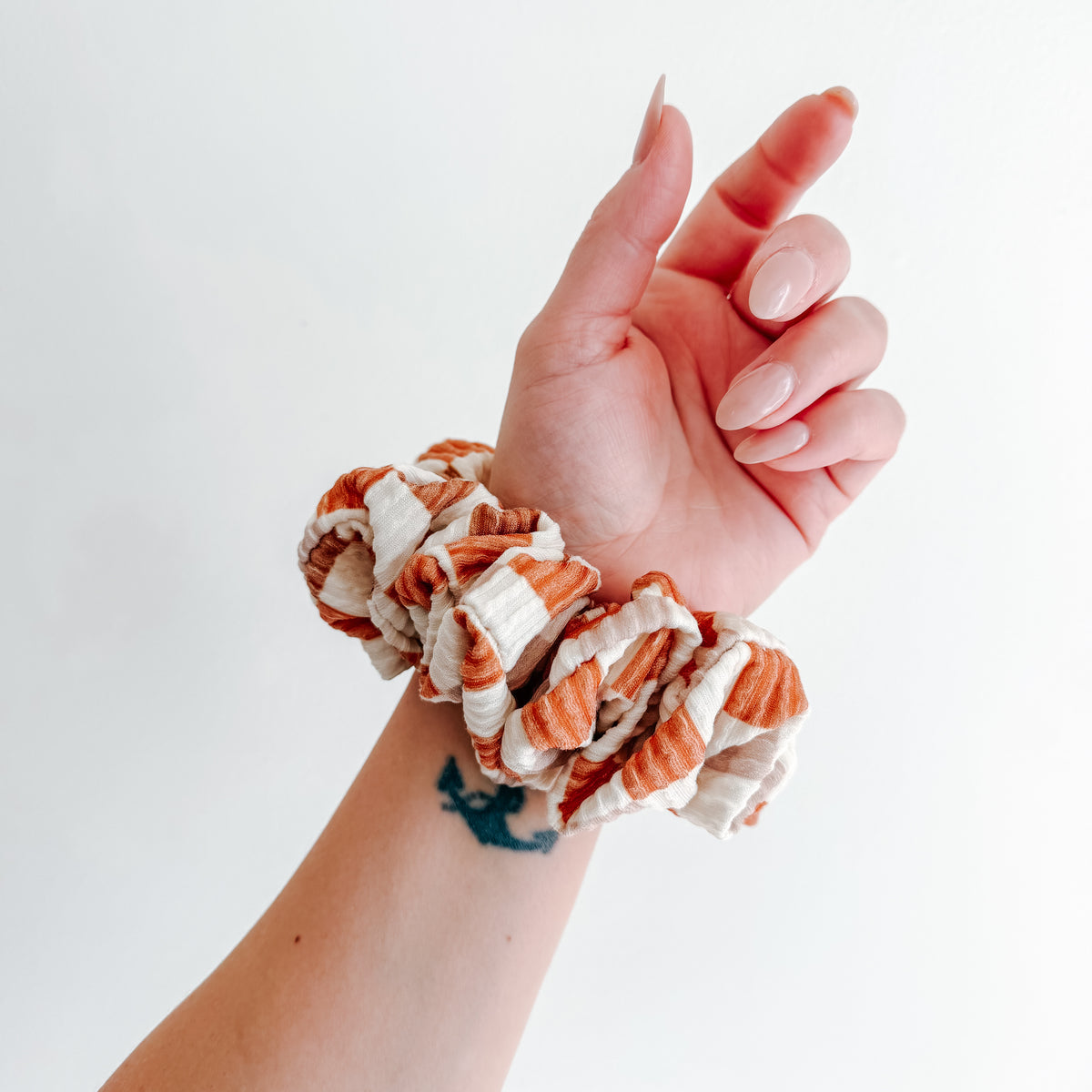 CHECKERED RETRO | Wave Ribbed Scrunchie