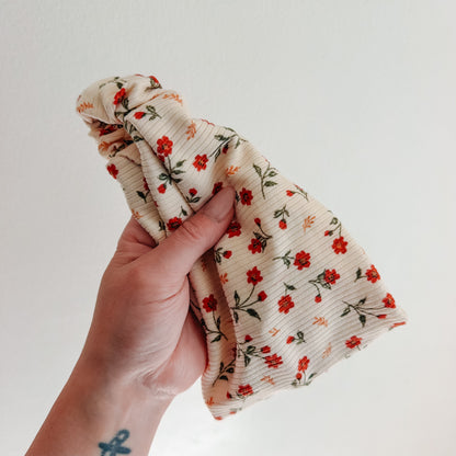 RUSTIC ROSE | Wave Ribbed Scrunchie