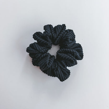 BLACK | Wave Ribbed Scrunchie